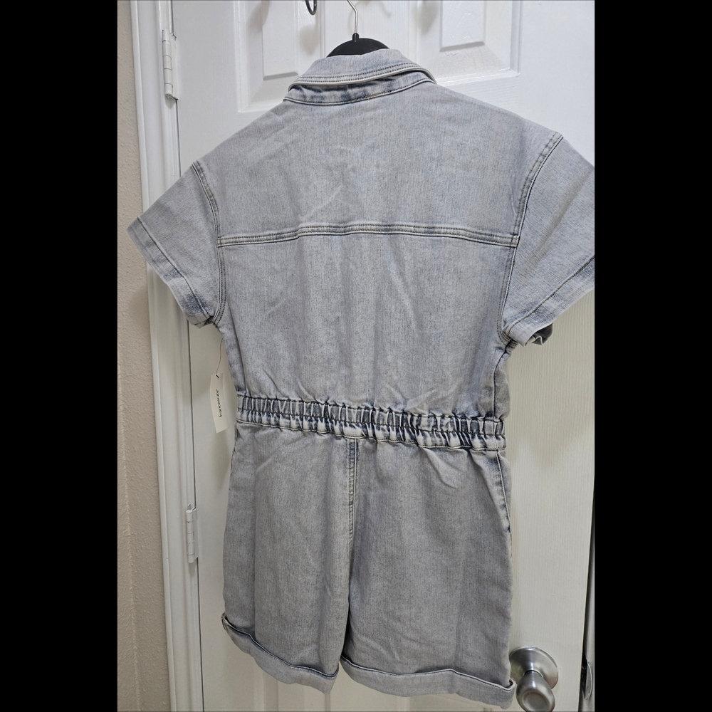 Francesca's Collections Light Wash Denim Romper Sz Med - Picture 5 of 5